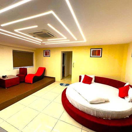 Aundh Elite Stay Pune Bagian luar foto
