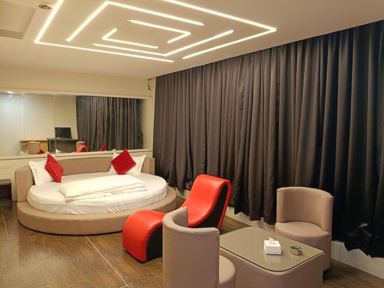 Aundh Elite Stay Pune Bagian luar foto