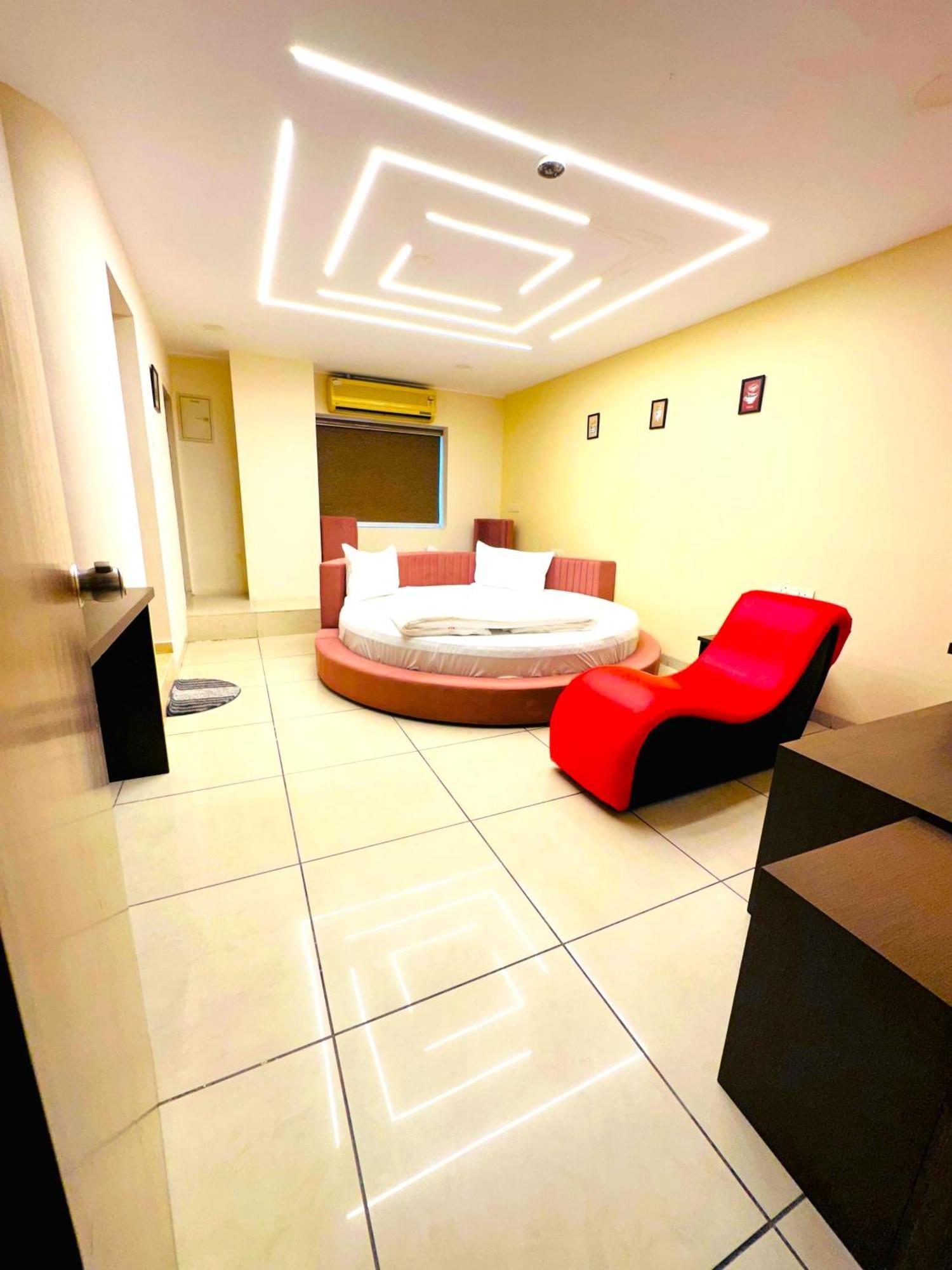 Aundh Elite Stay Pune Bagian luar foto