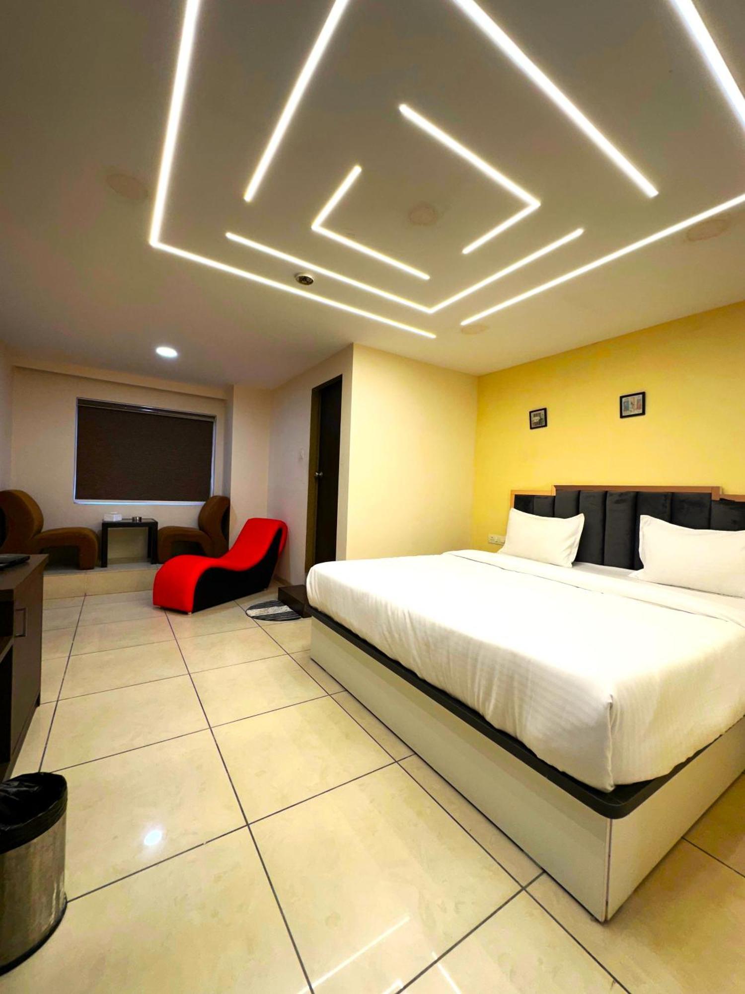 Aundh Elite Stay Pune Bagian luar foto