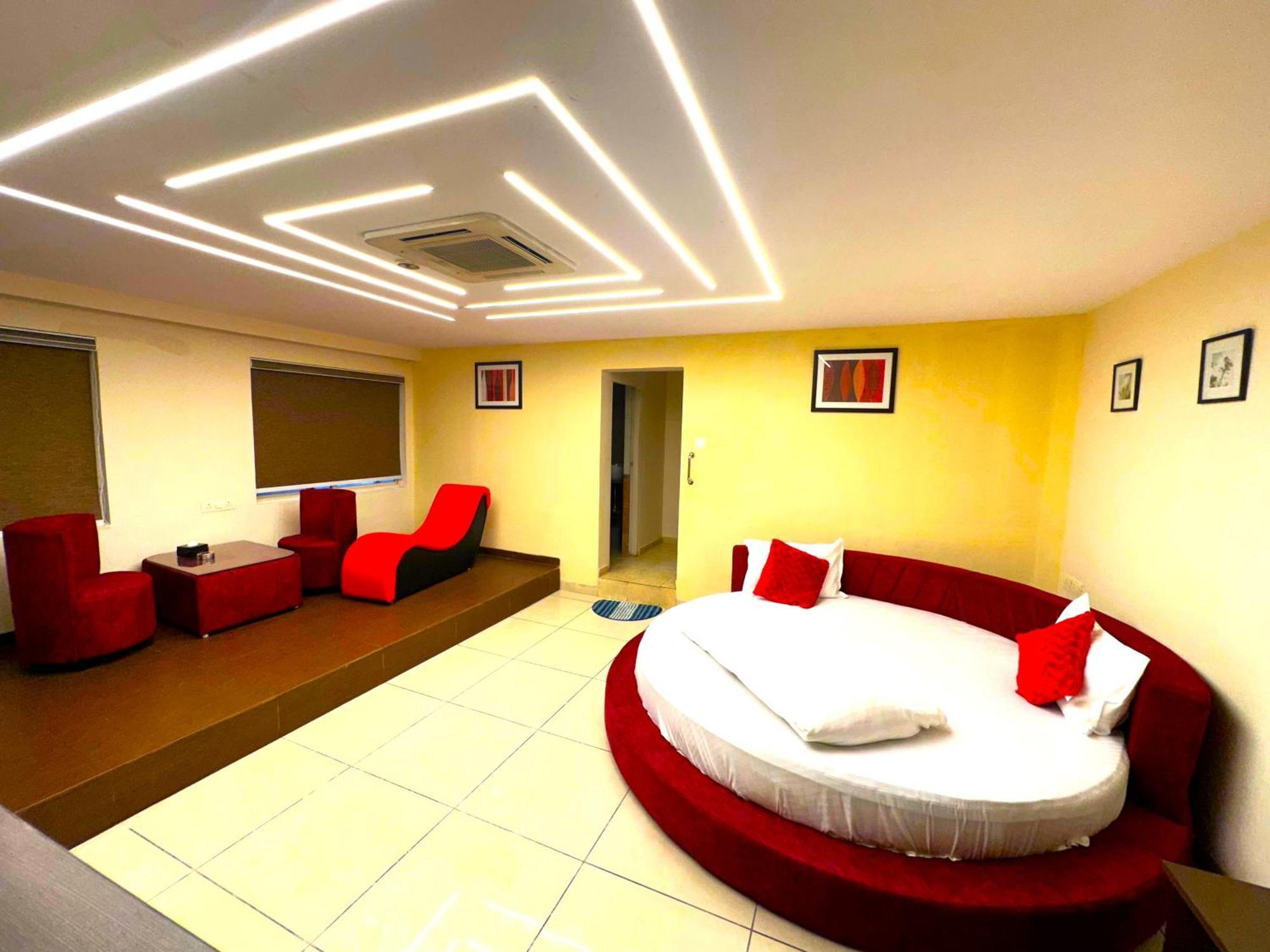Aundh Elite Stay Pune Bagian luar foto
