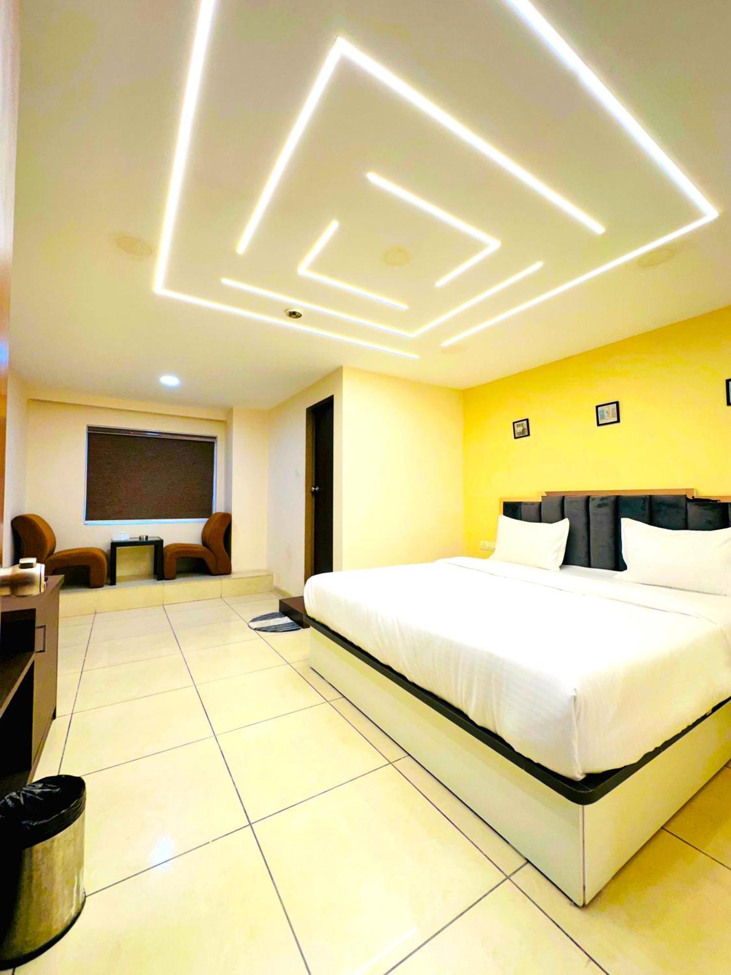 Aundh Elite Stay Pune Bagian luar foto