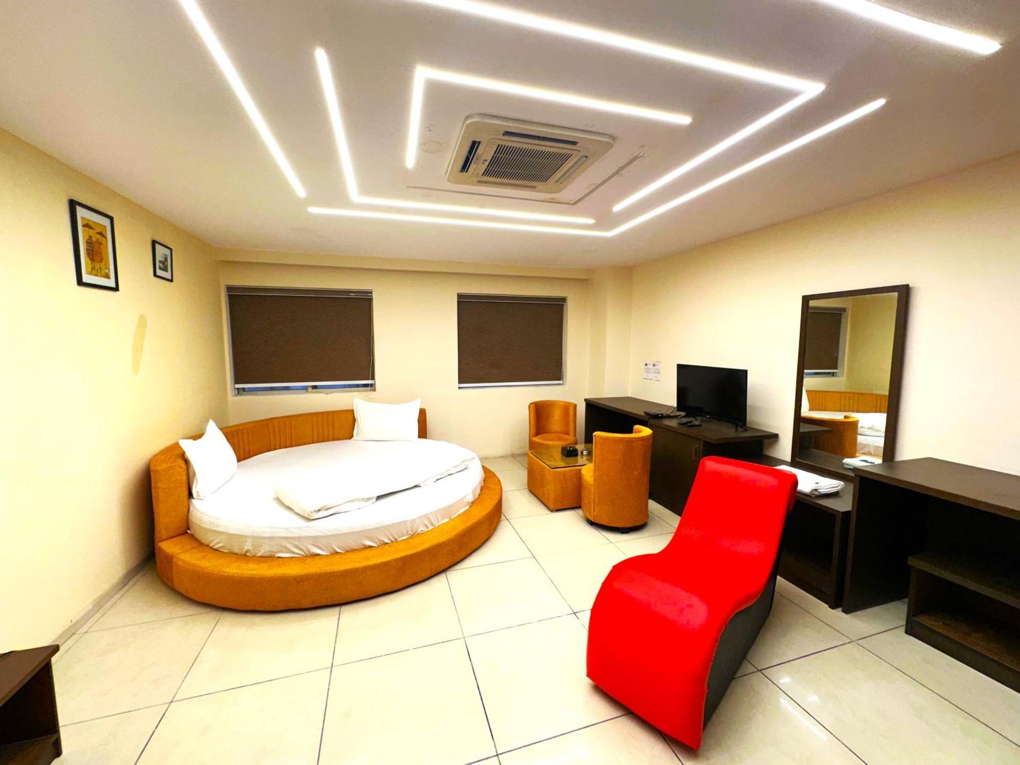 Aundh Elite Stay Pune Bagian luar foto