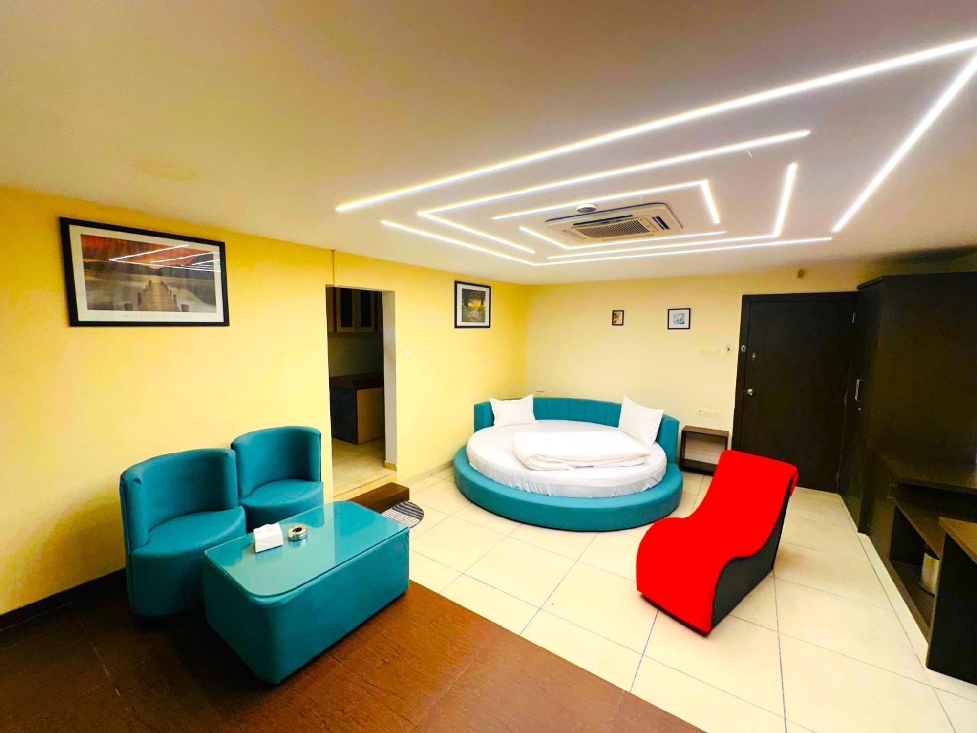 Aundh Elite Stay Pune Bagian luar foto