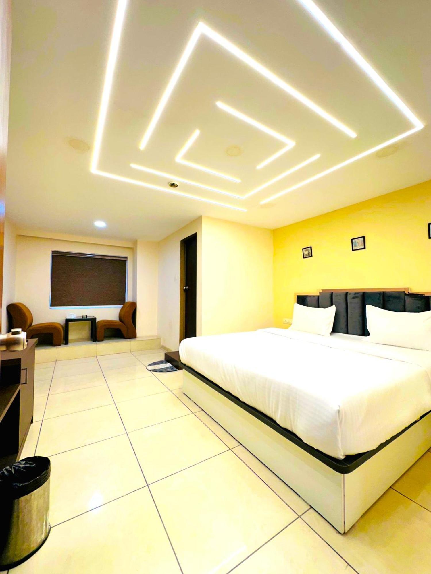 Aundh Elite Stay Pune Bagian luar foto