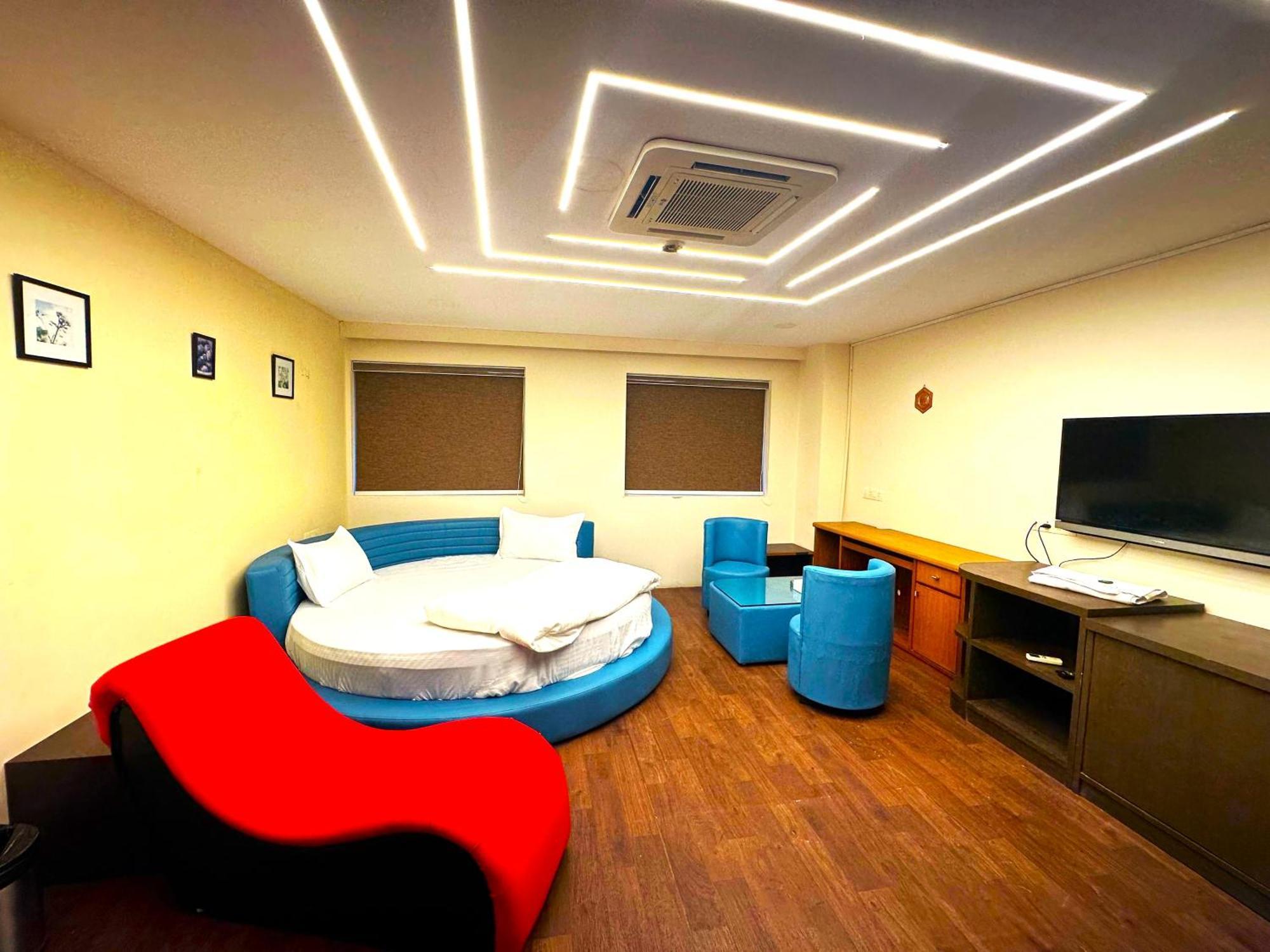 Aundh Elite Stay Pune Bagian luar foto