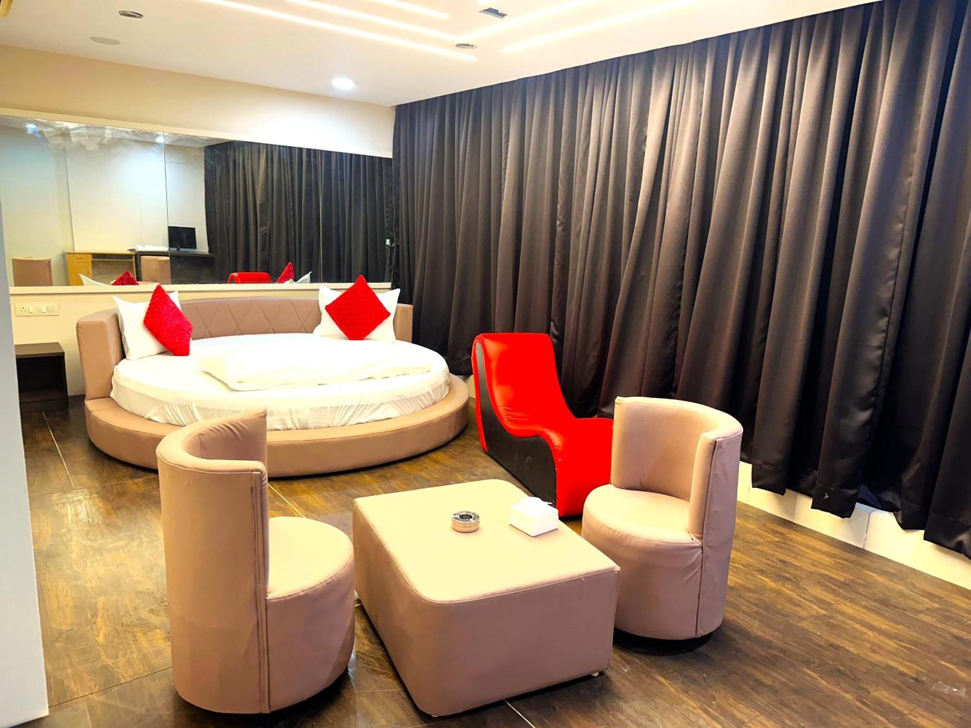 Aundh Elite Stay Pune Bagian luar foto